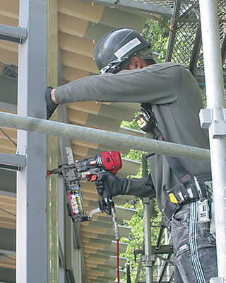 倉庫等板金外壁留めつけ